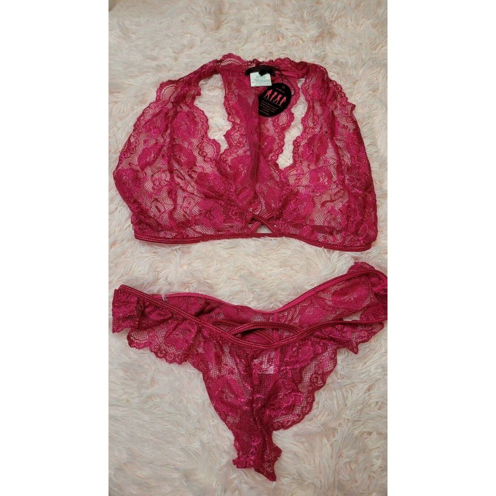NWT Avid Love Women's Size Medium  2 Piece Lingerie Lace Set Top/Pantie Pink
